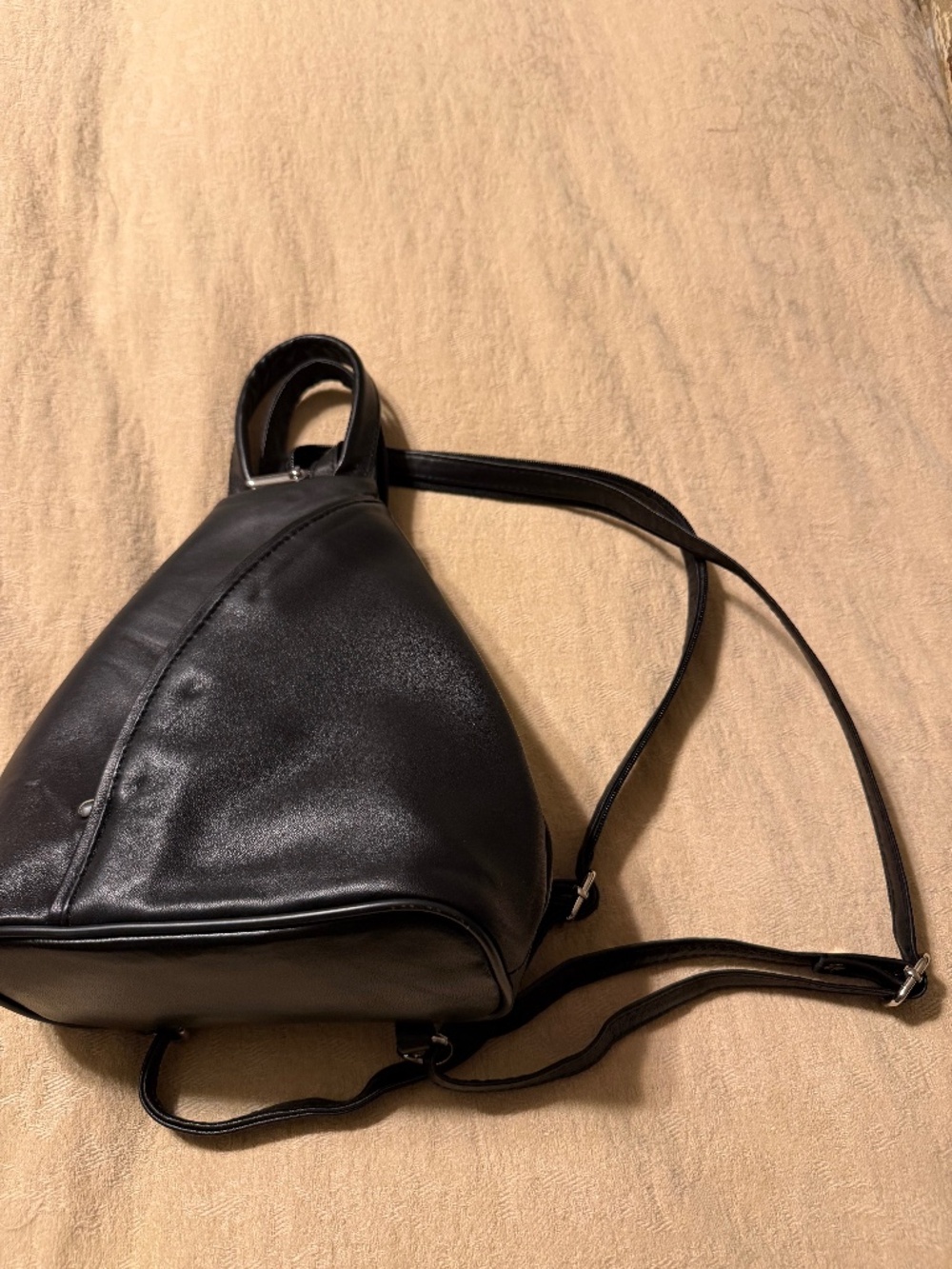 Black leather shoulder bag purse and converts to backpack
